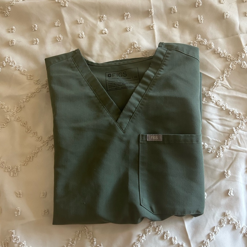 XS Figs Scrub Top Moss